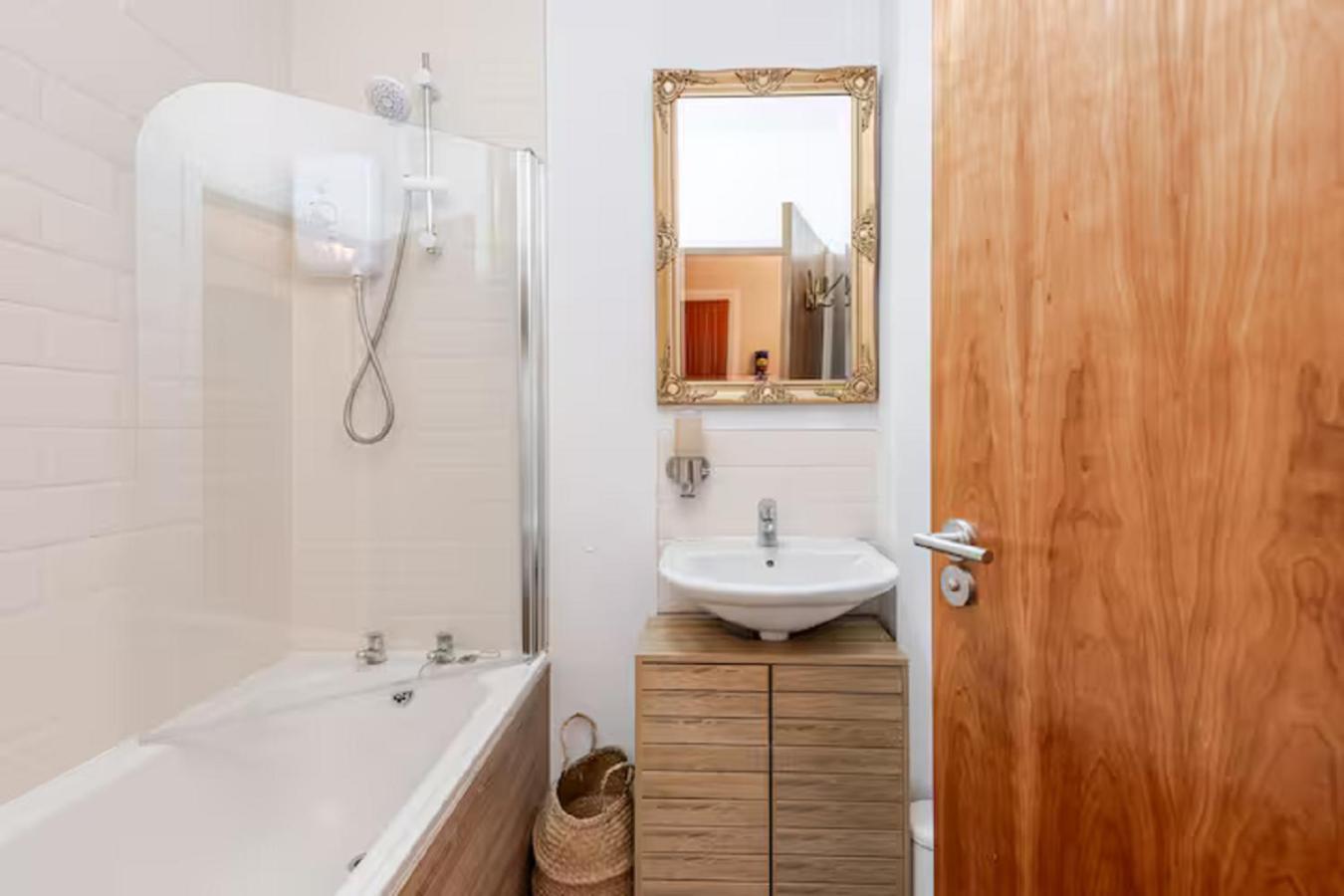 Harbour Sound Apartment, Ballycastle, Causeway Coast エクステリア 写真